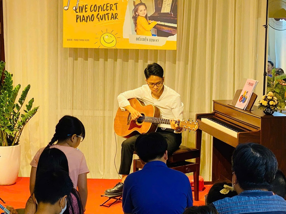 Video tiết mục guitar chương trình biểu diễn do trung tâm tổ chức